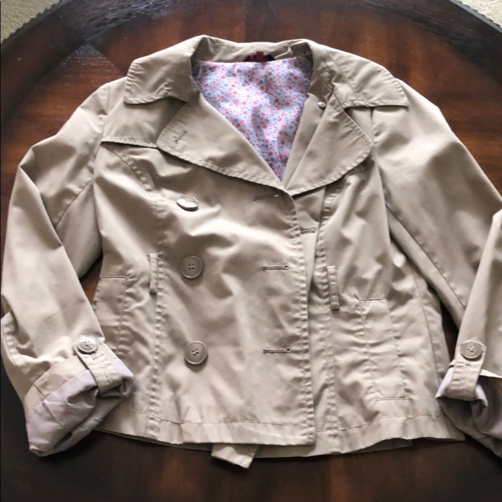 Short beige trench jacket